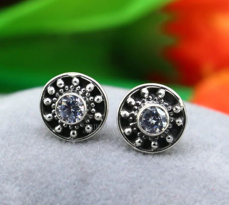 925 sterling handmade stylish vintage design single cz stone silver stud earring, best daily use vintage style jewelry from India ear1201