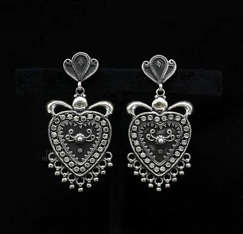 925 sterling silver heart shape style handmade Classical design fabulous Stud earrings exclusive jewelry from Rajasthan India  ear1080