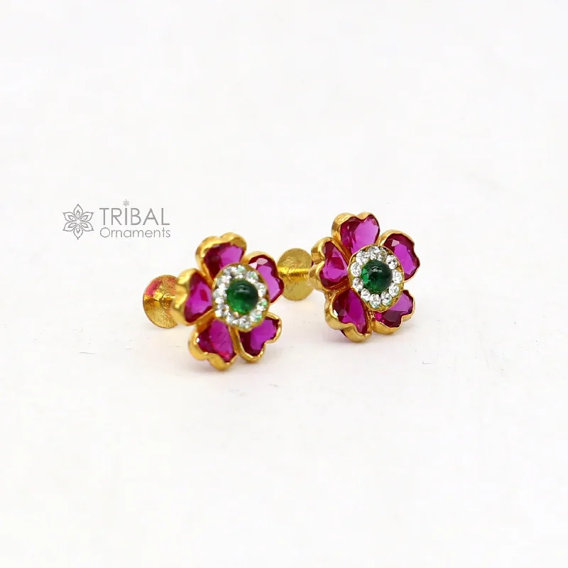 Genuine 14k yellow gold handmade fabulous red and Green Stone excellent vintage flower design stud earrings pair unisex jewelry er172