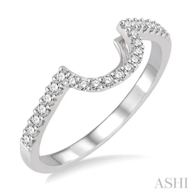 1/4 Ctw Round Cut Diamond Wedding Band in 14K White Gold